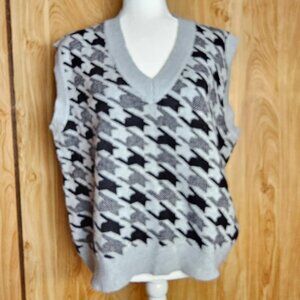 Houndstooth Sweater Vest NWT Gray/Black Large